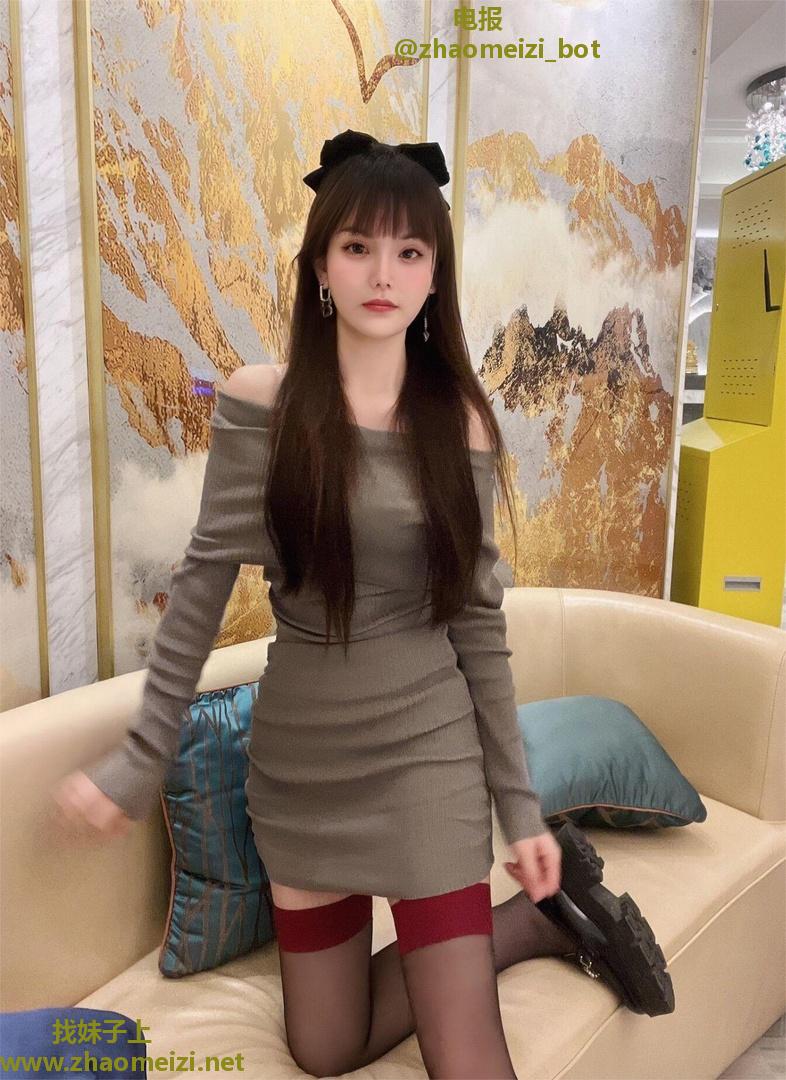 丝袜制服小妹