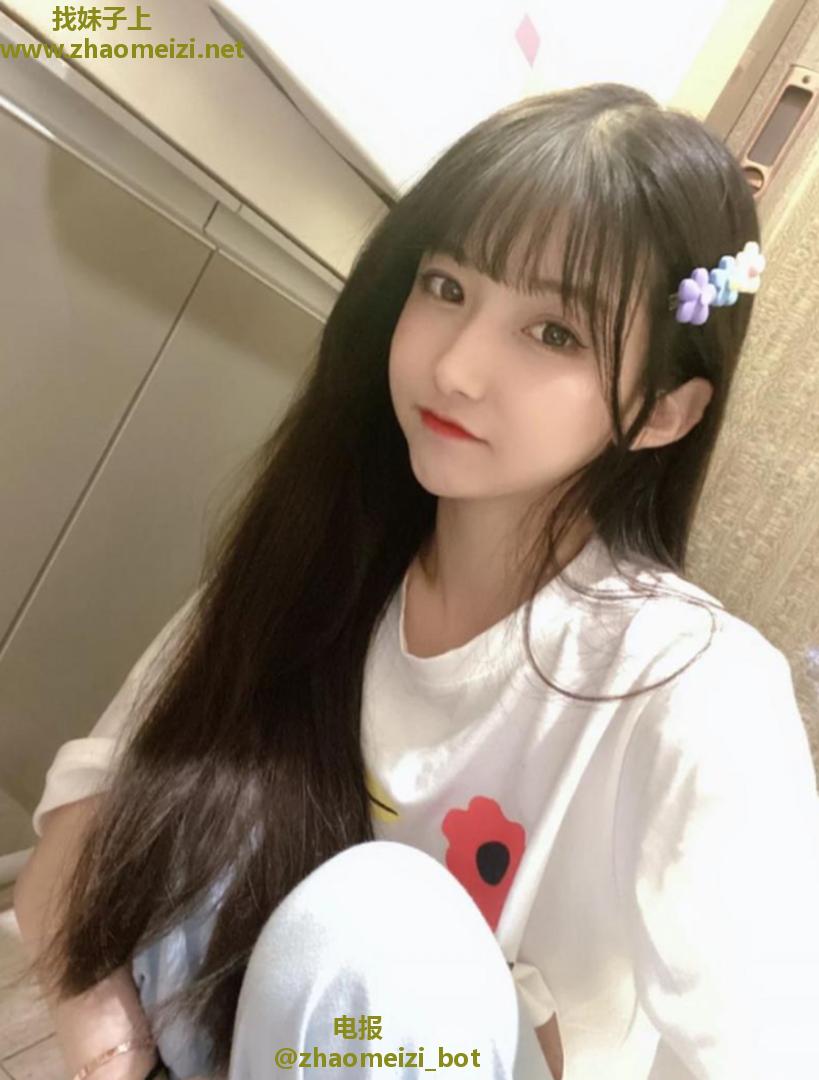 妹子蜜桃刚成熟嫩的出水