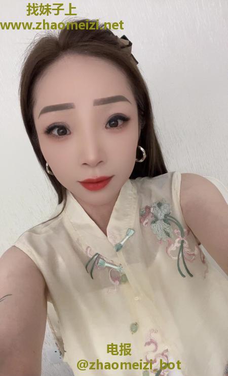 小巧玲珑少妇