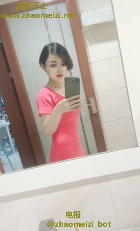 龙岗短发妹子