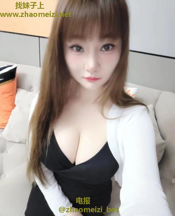 大e美乳小苹果