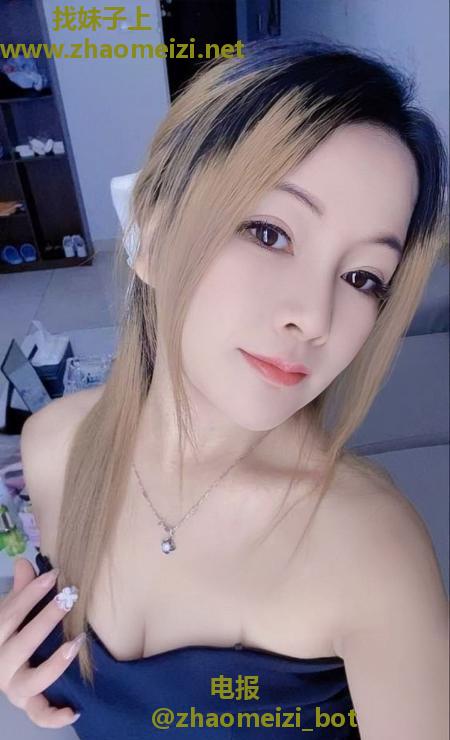 武汉翘臀大胸妹灵灵