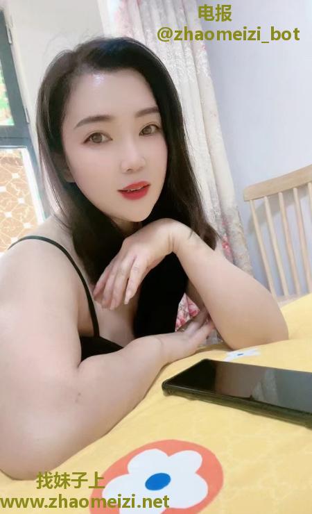 白嫩巨乳乐乐