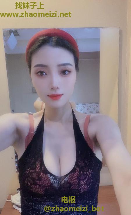 美乳玉腿小心宝