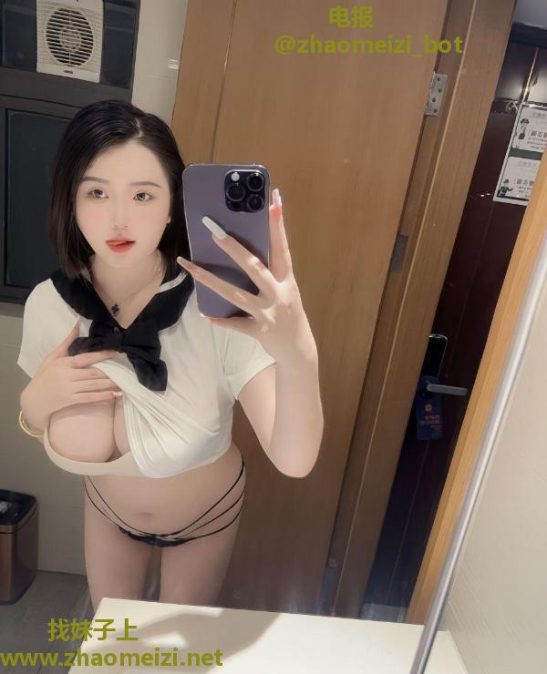 巨乳风骚少妇朵