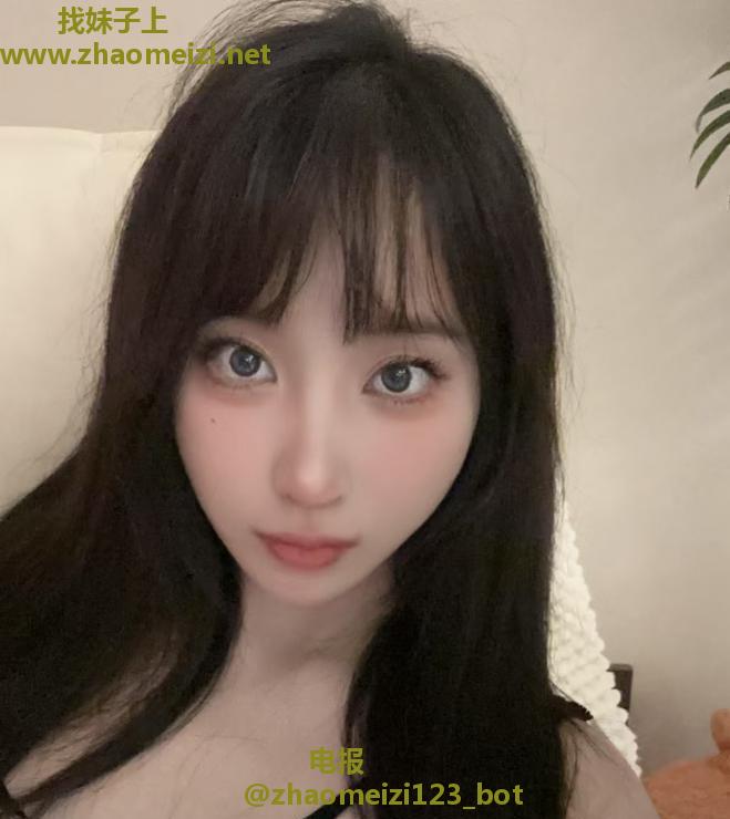 态度挺好的小美女