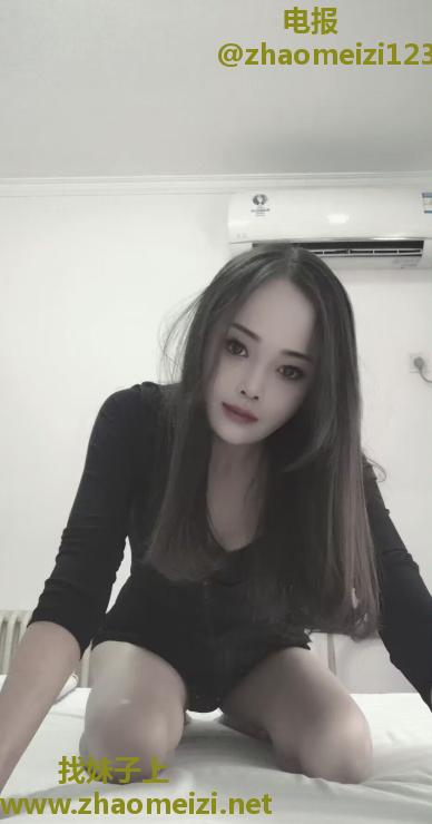 黑丝性感少妇