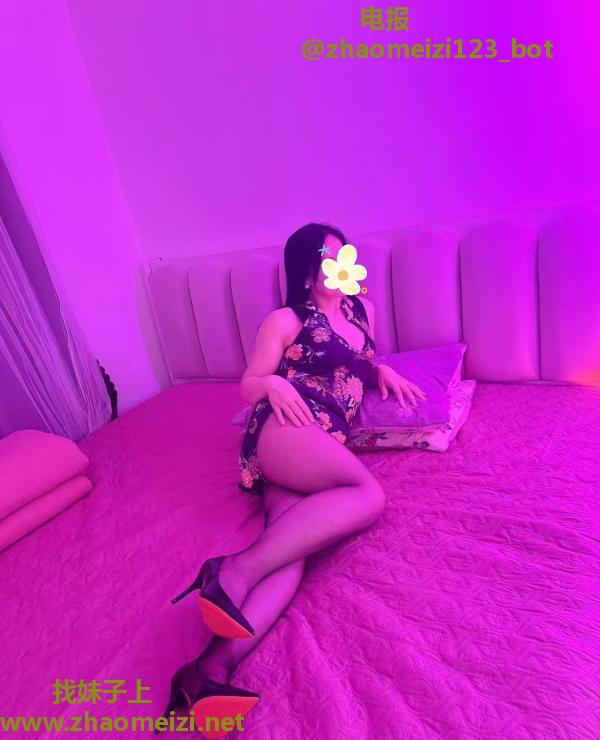 九龙山肉臀熟女