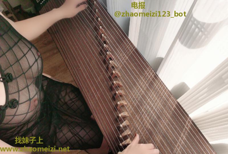 情趣漂亮大奶少妇
