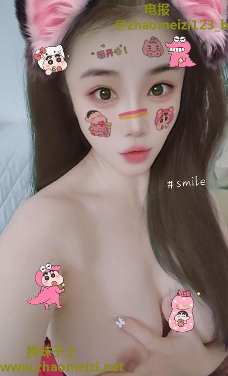 白嫩豪乳可舌吻