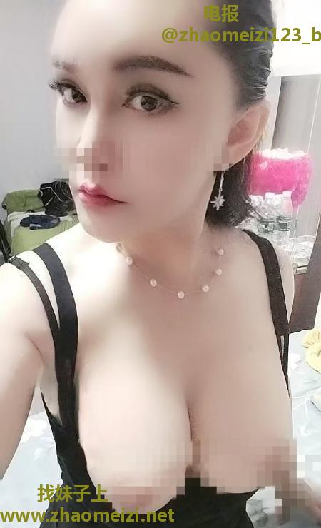 大胸欲女狠骚