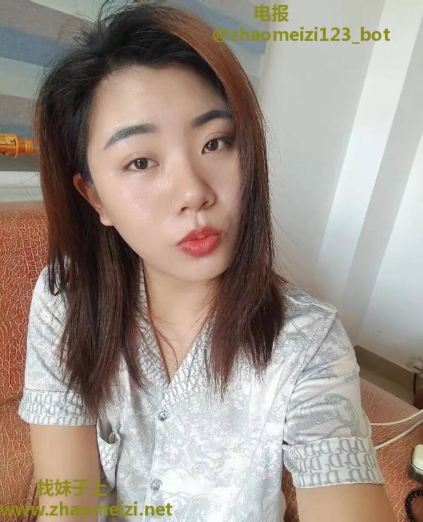 甜美型服务系妹子