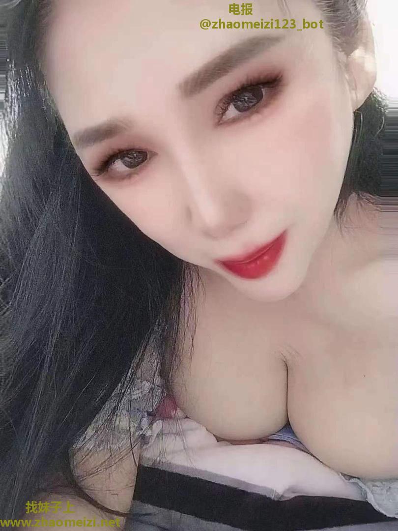 肤白大奶少妇