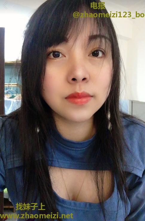 三峡广场小姐姐