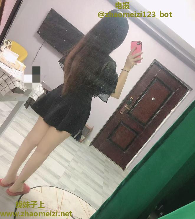 大胸肤白的小姐姐