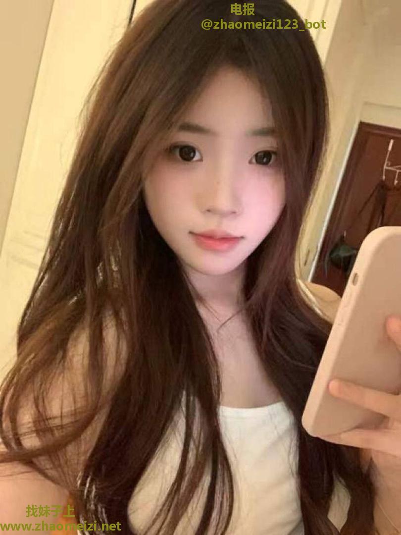 皮肤光滑白嫩学生妹兼职
