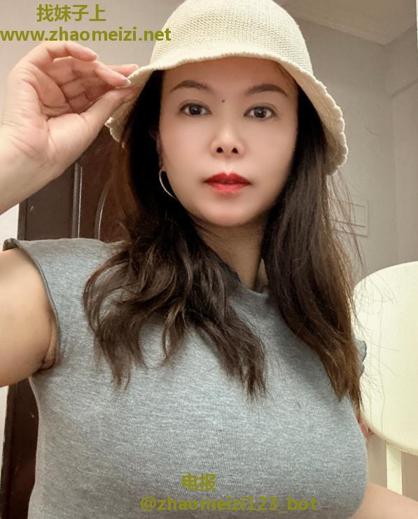 大奶少妇服务拉满