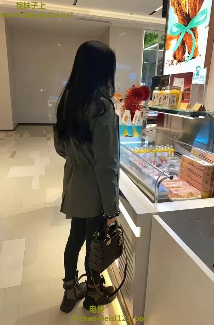 邻家性感小姐姐