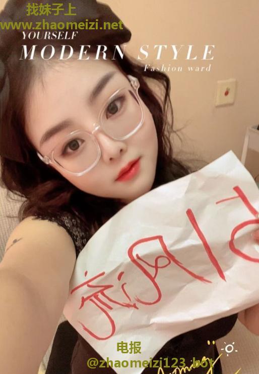 成都白嫩娇羞眼镜妹