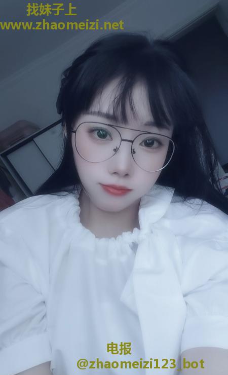 眼镜妹萌萌