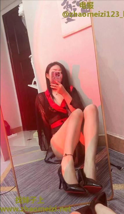 美艳制服性感小米粒