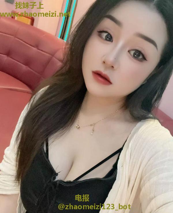 风骚巨乳小姐姐