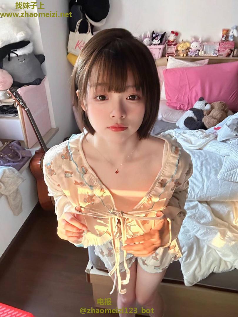 河西白嫩反差大学妹