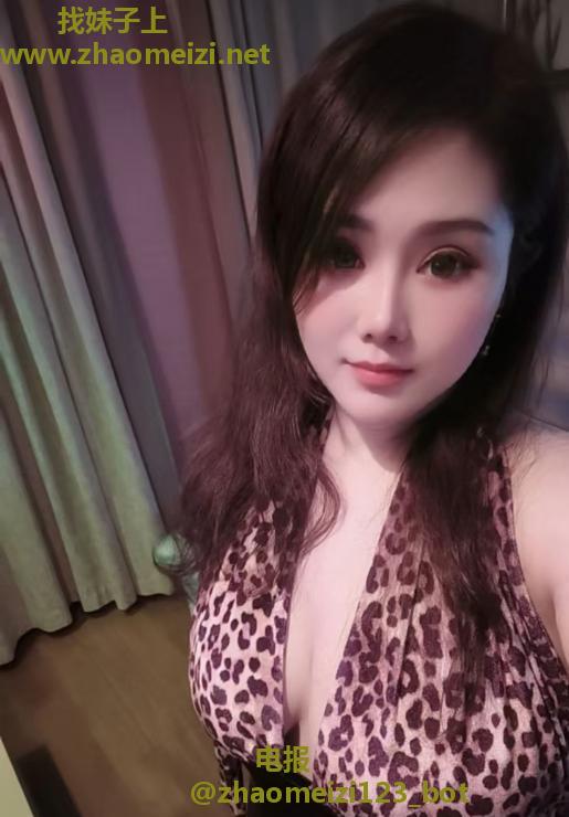 肥臀肤白巨乳御姐