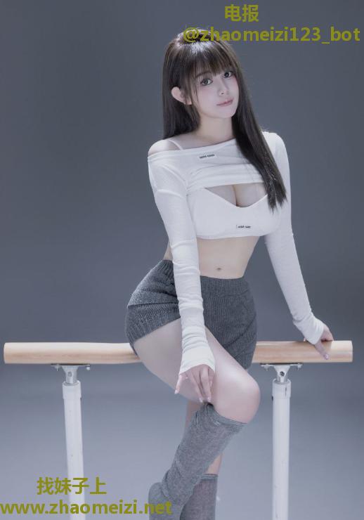 后入年轻大胸嫩妹