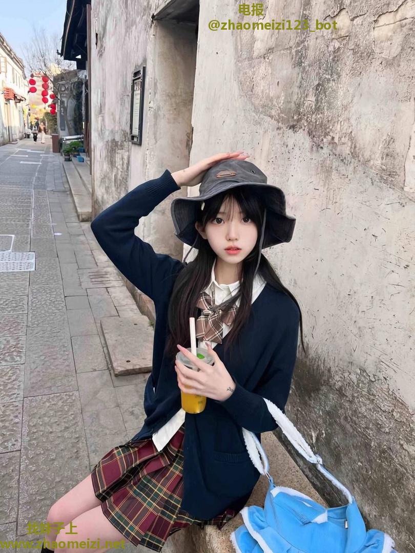 清纯反差可爱萝莉兼职