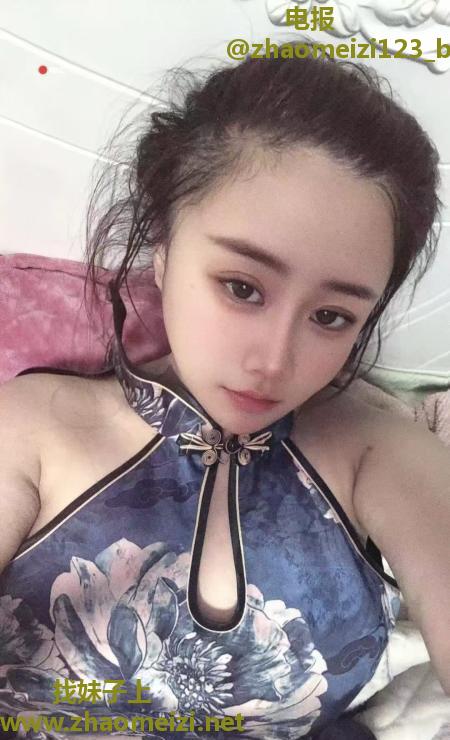 大波嫩妹静静