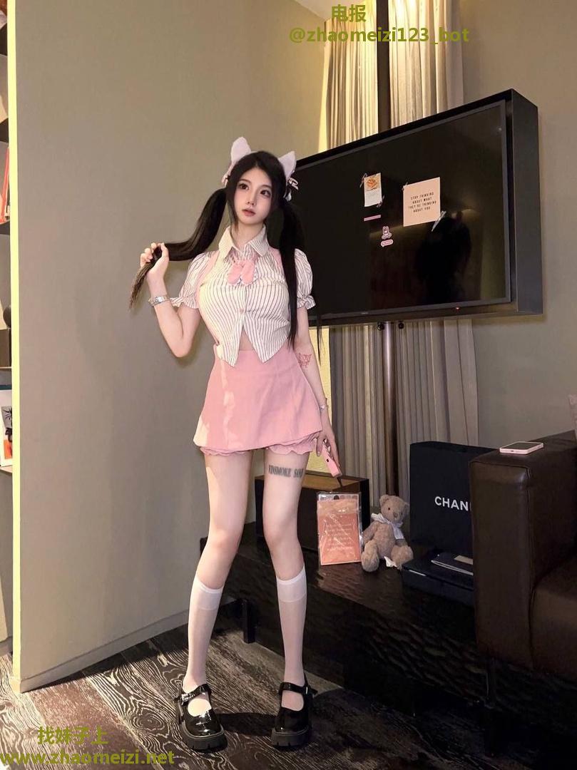 开朗爱笑妹子很耐干多汁