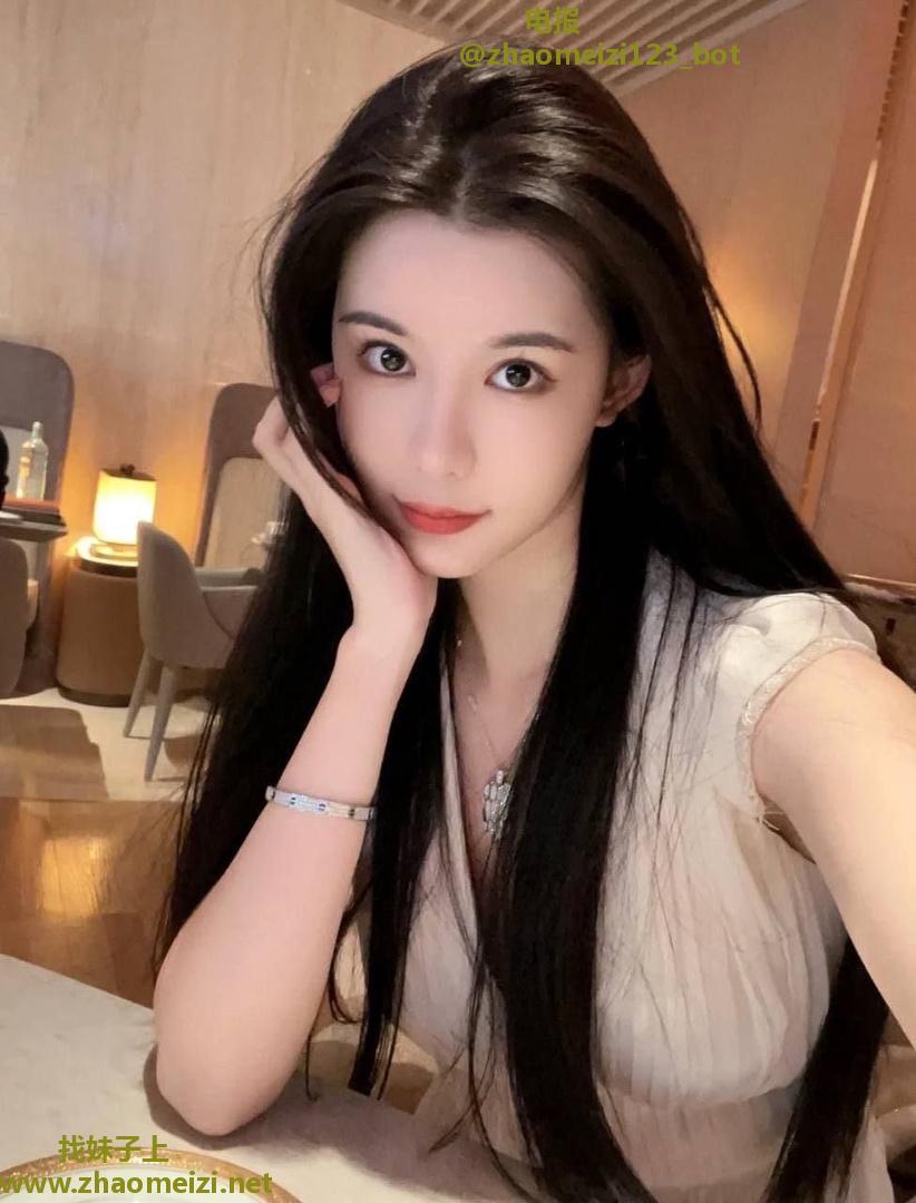 酥胸又挺又圆粉色咪咪头