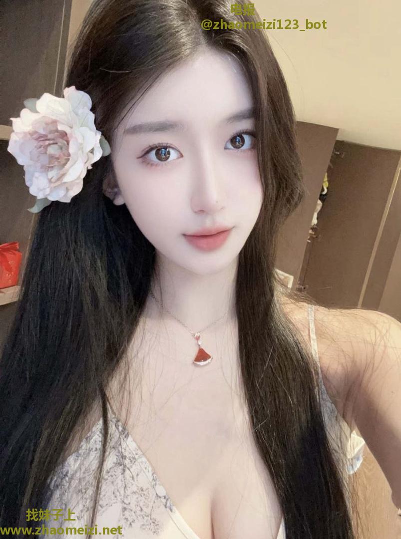 新人白小纯01年妹子