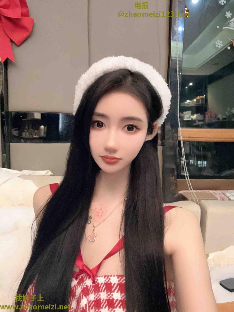 翘臀颜射骚逼妹妹