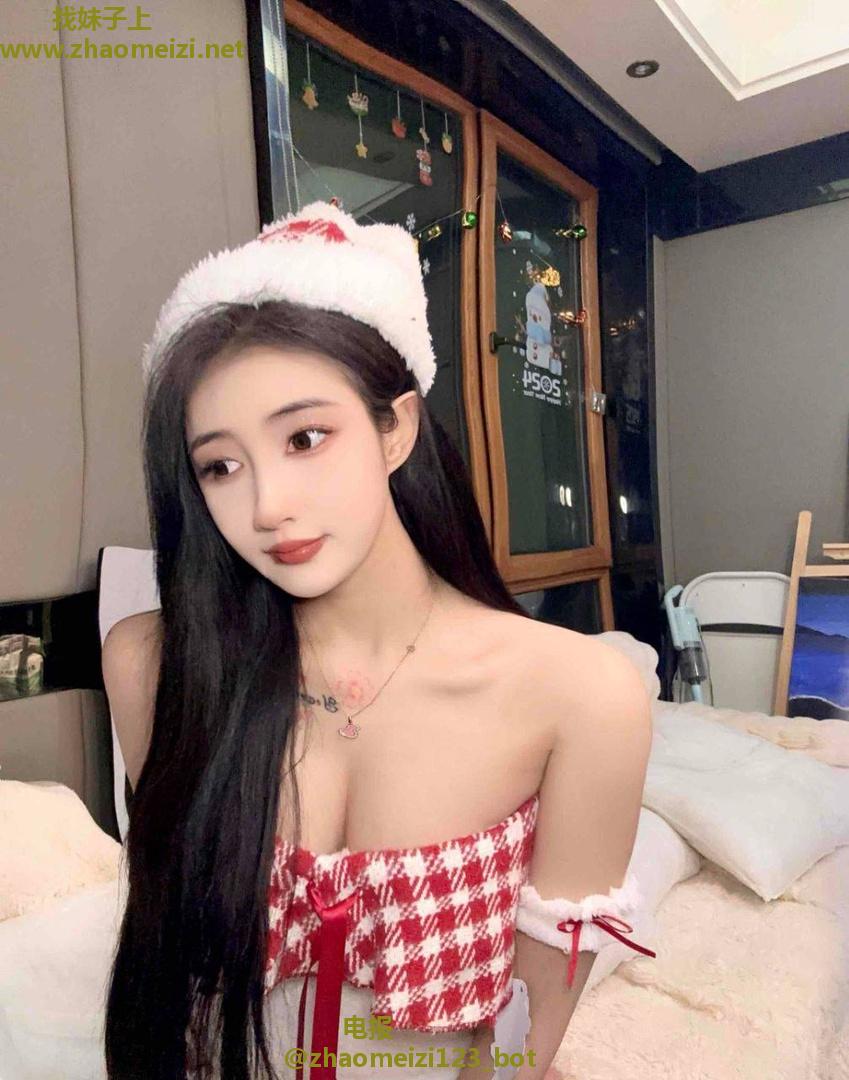翘臀颜射骚逼妹妹