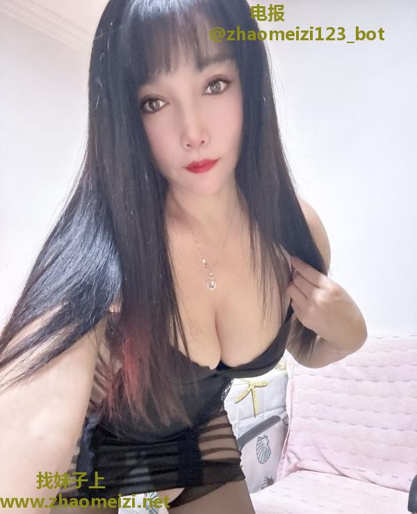 白皙丰满水娃