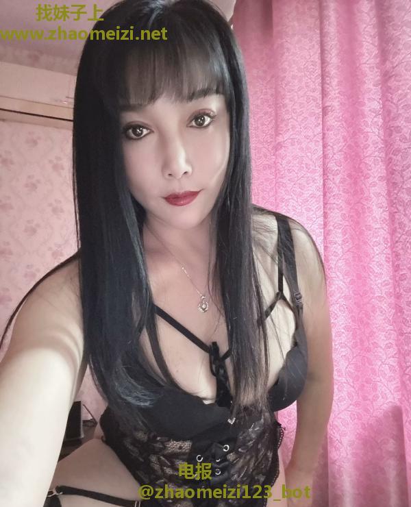 白皙丰满水娃