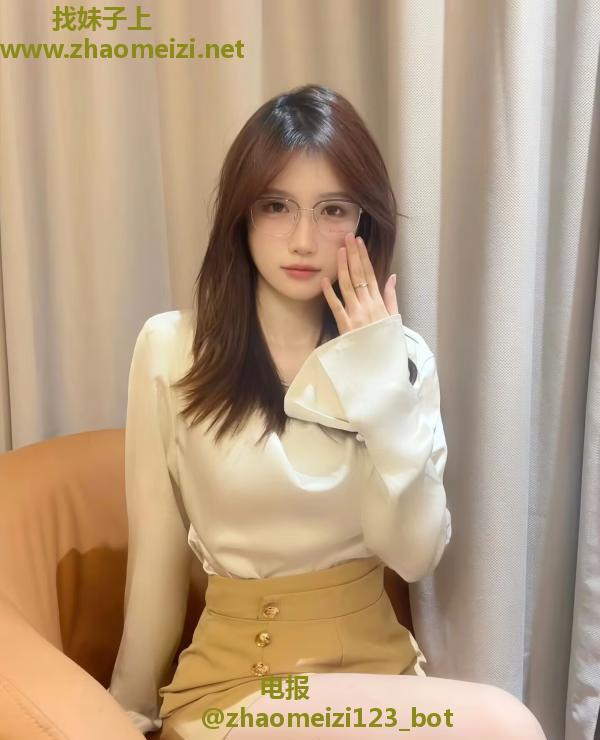性感知性包臀美女