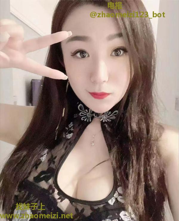 肤白丰满骚小美