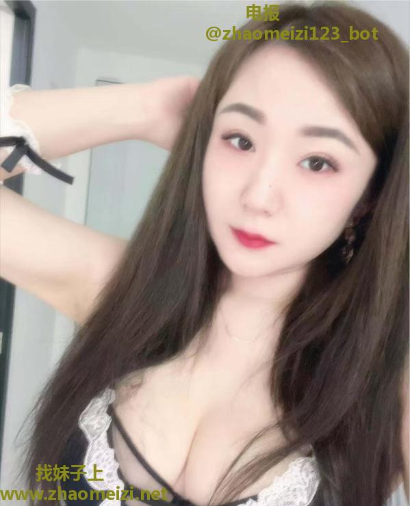 肤白丰满骚小美