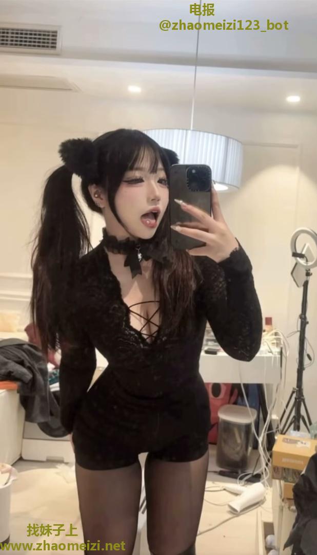 上海性感丰满小四妹