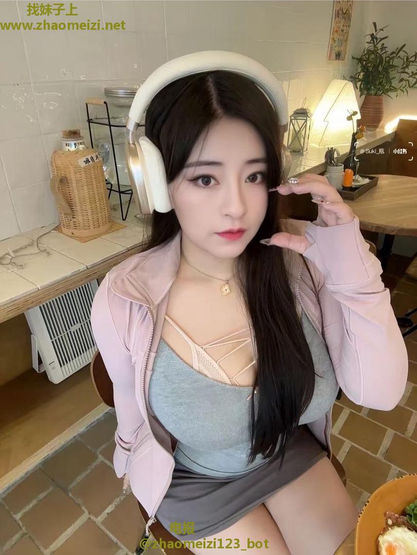 大奶耐心妹子
