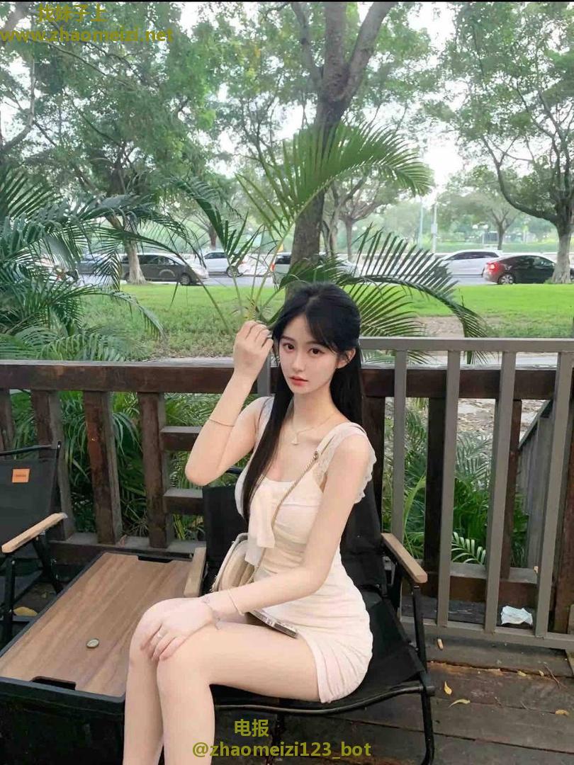 翘臀敏感湿穴反差姐姐