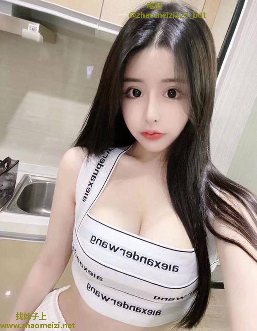 白皙巨乳美鲍姐姐