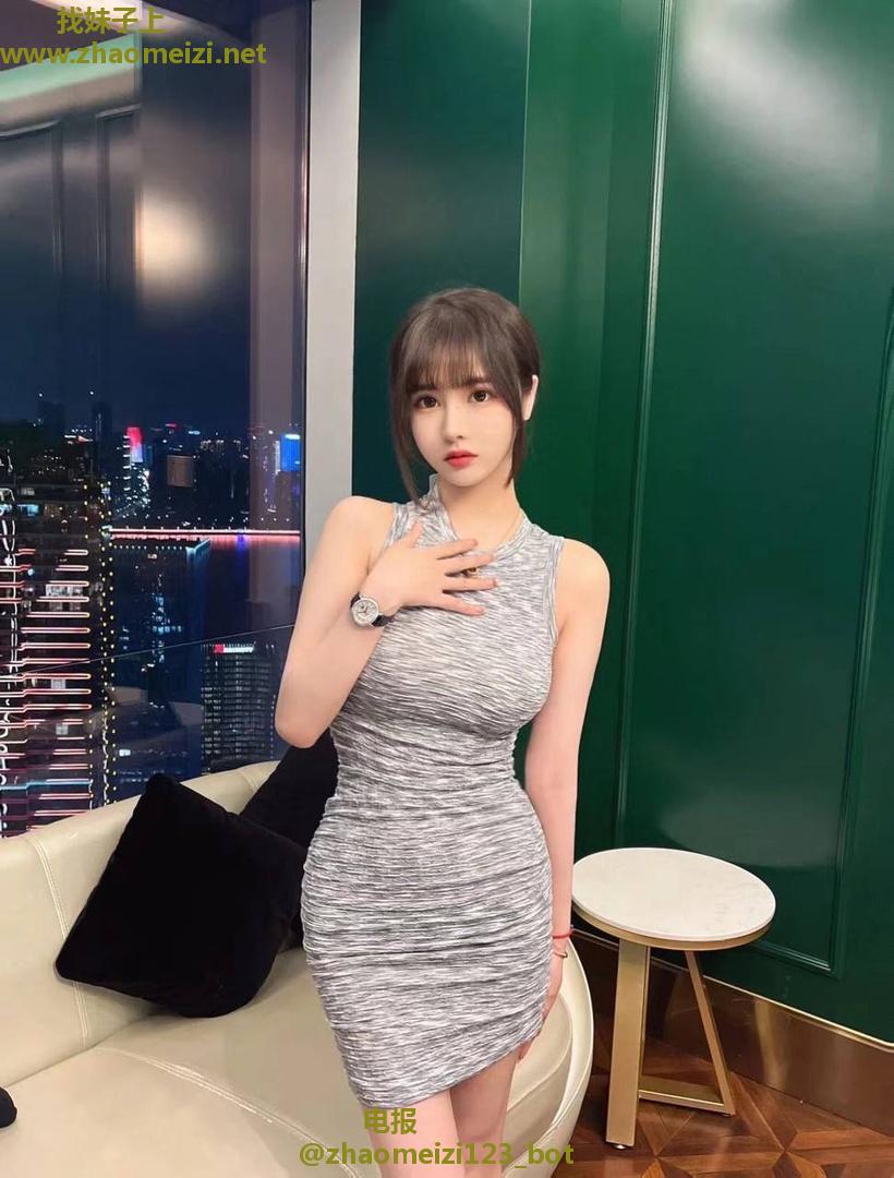 白皙美嫩高颜值嫩妹