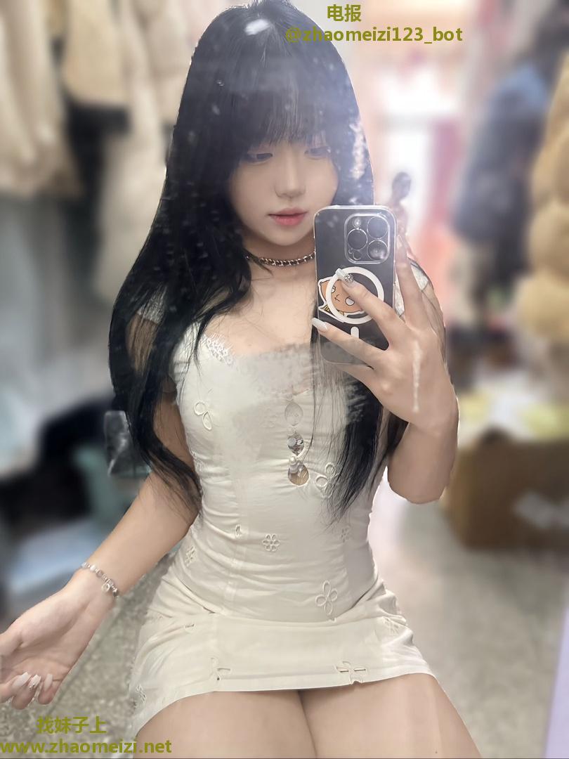 兼职性感小妹三点粉小穴紧