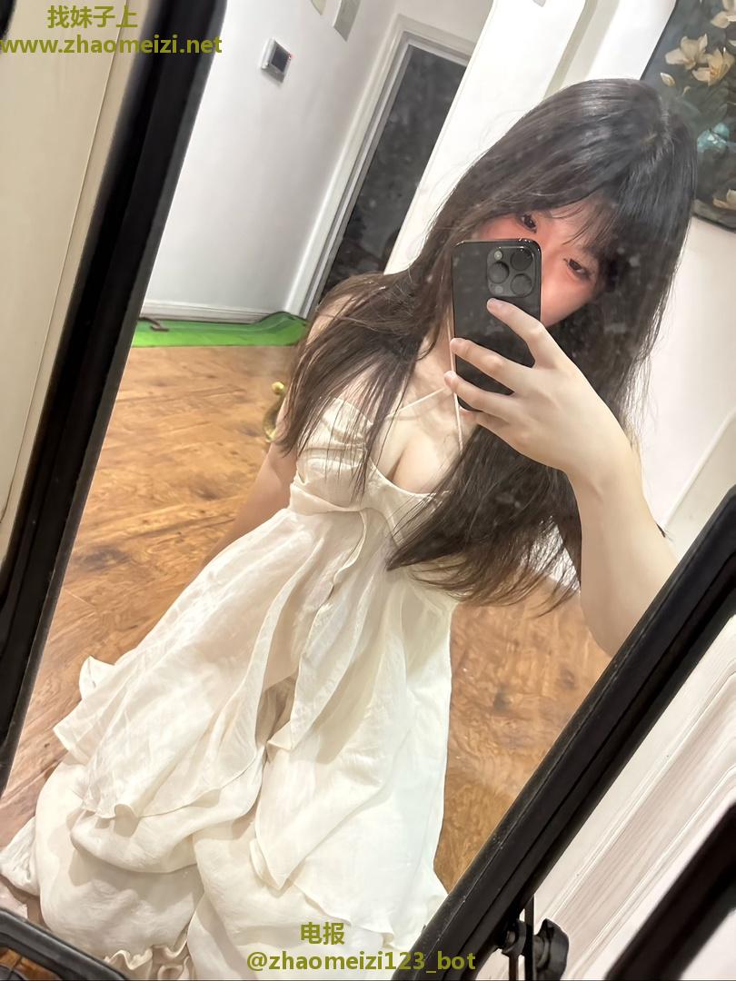 兼职性感小妹三点粉小穴紧