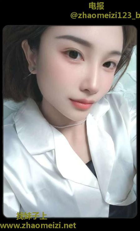 骨感的撩人美女