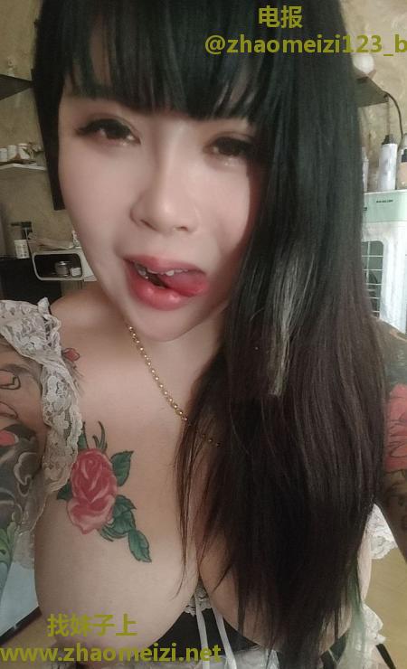 纹身骚母狗